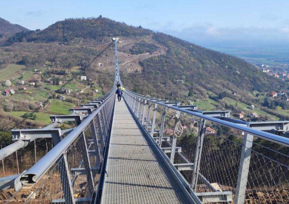 Világrekord függőhíd tesztelése Zemplénben - A nagy próba